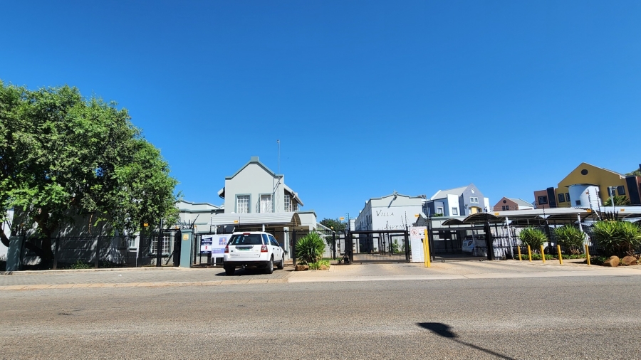 To Let 2 Bedroom Property for Rent in Kannoniers Park North West